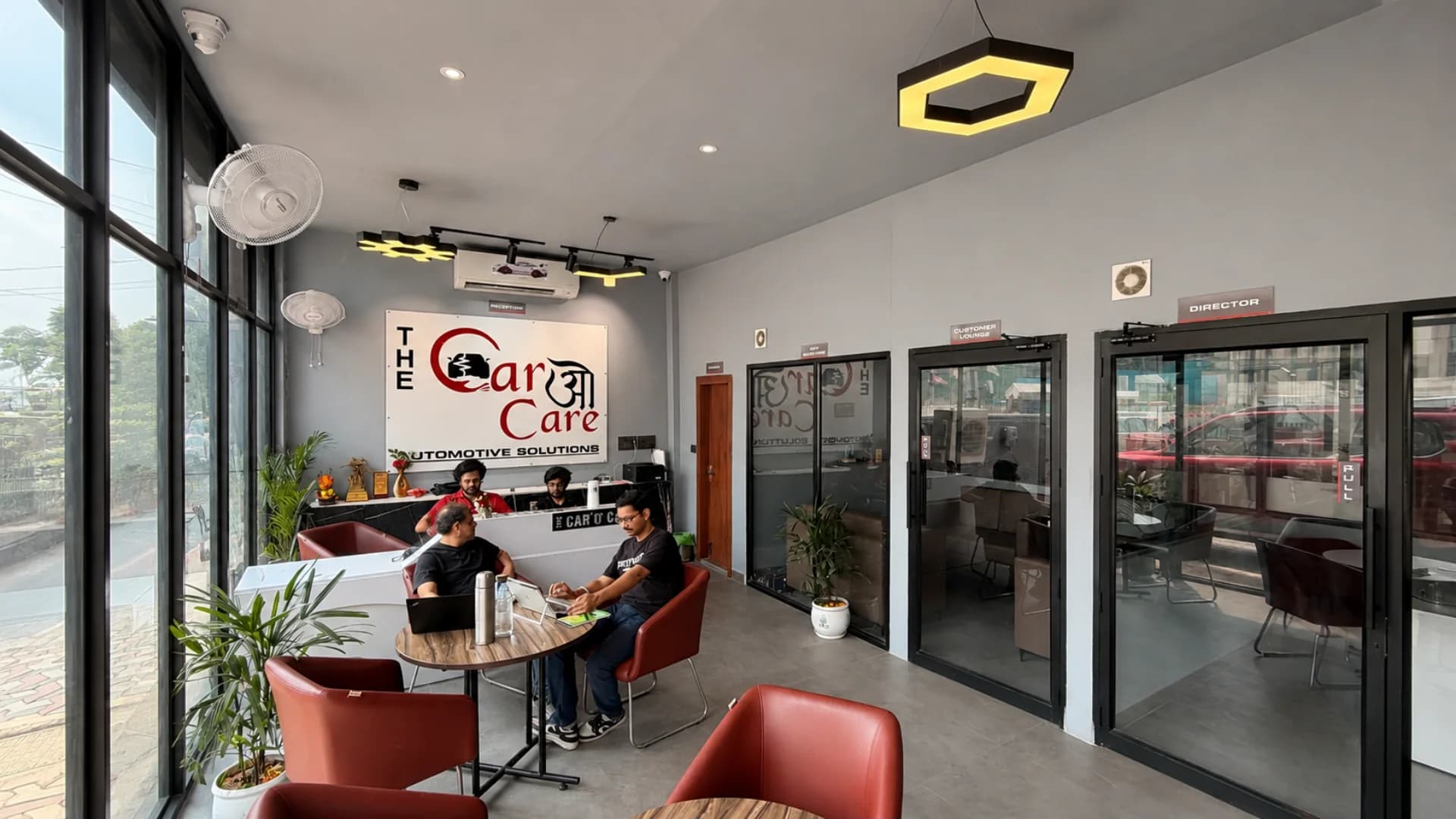 THE CAR O CARE reception and service advisor area